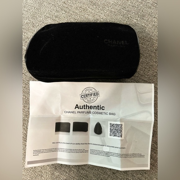 EUC CHANEL COSMETIC BAG - Picture 11 of 12